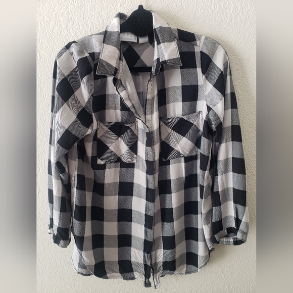 Plaid Button Up Top - Picture 1 of 3